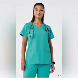 Figs Scrubs Casma Three-Pocket Scrub Top™